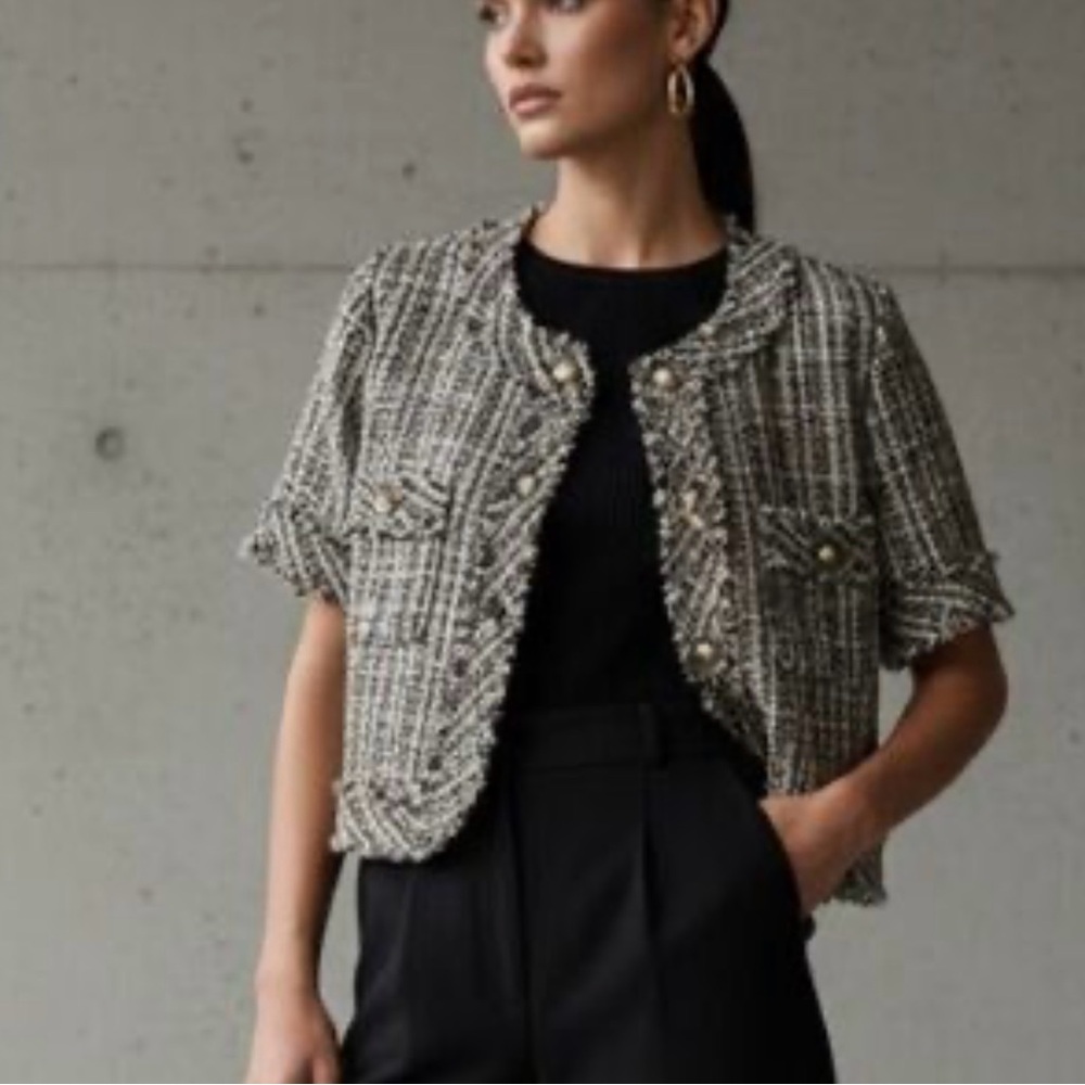 Short-Sleeve Tweed Cropped Jacket in Black and Ivory